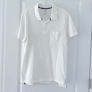 100% Cotton
Regular fit Brand logo
Polo collar
Short sleeves
Side slit hemline